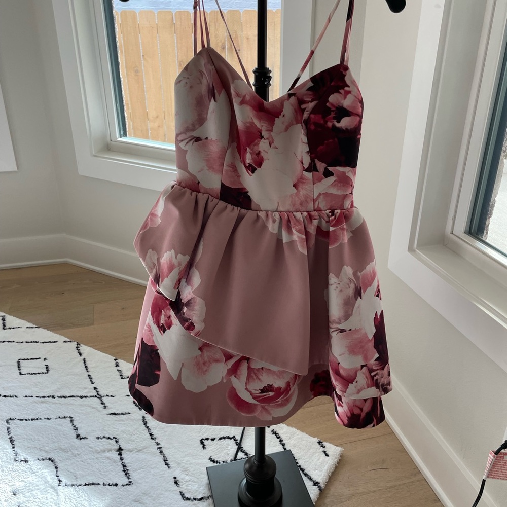 Beautiful women’s size small formal dress